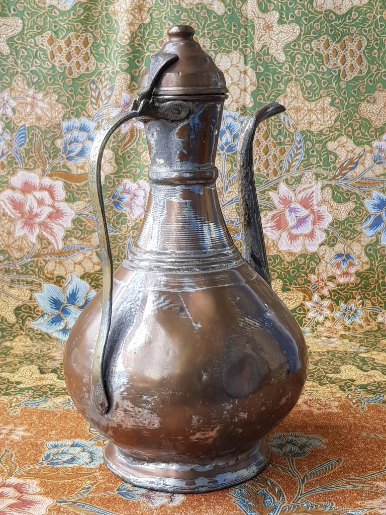 Mooie antieke Arabische koffiepot van bewerkt koper 30,5 cm., Ophalen of Verzenden, Koper