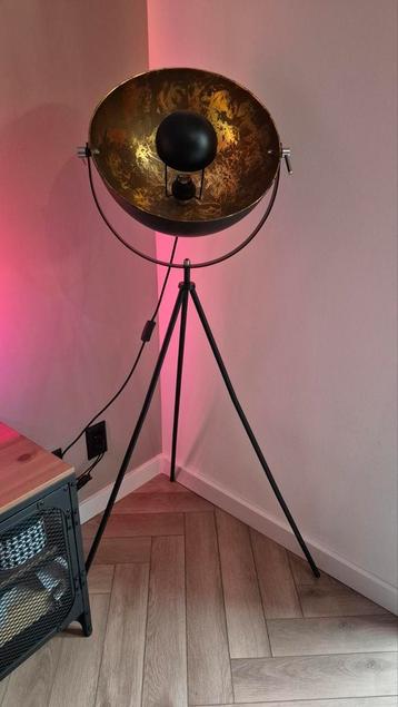 Industriële vloerlamp zwart goud beschikbaar voor biedingen