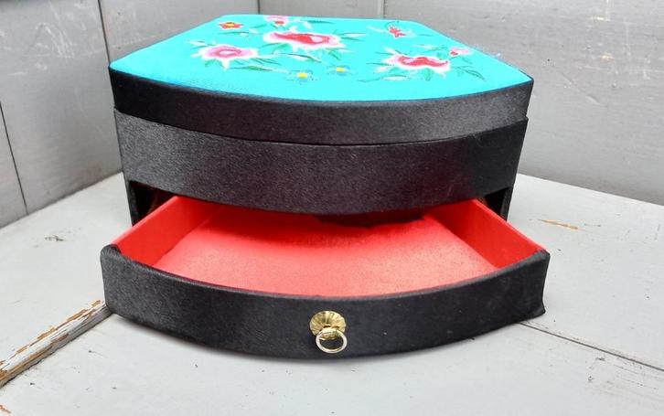 Sierlijk sieradenkistje spiegeltje juwelenkistje schatkistje, Sieraden, Tassen en Uiterlijk, Overige Accessoires, Zo goed als nieuw