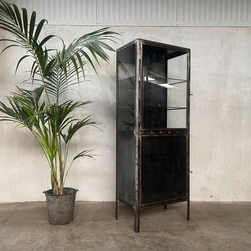 Oude medicijnkast, vitrinekast, vitrine, industriële kast, Antiek en Kunst, Curiosa en Brocante, Ophalen