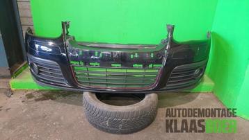 Voorbumper van een Volkswagen Golf beschikbaar voor biedingen