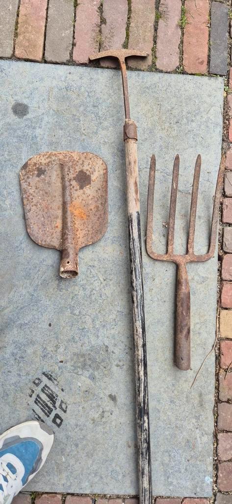 Gratis: Bats, hooivork en onkruidwieder (roestig), Tuin en Terras, Hand-tuingereedschap, Gebruikt, Overige soorten, Ophalen
