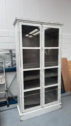 Vitrine kast, Ophalen