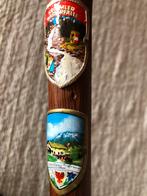 Wandelstok met 10 schildjes Alpen Tirol Oostenrijk wandelen, Ophalen of Verzenden, Zo goed als nieuw