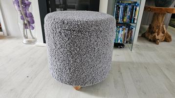 Leuke Grijze Poef/Opbergbox! NIEUW! beschikbaar voor biedingen