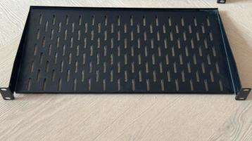 2x 19inch 1U legbord zwart 250mm diep beschikbaar voor biedingen
