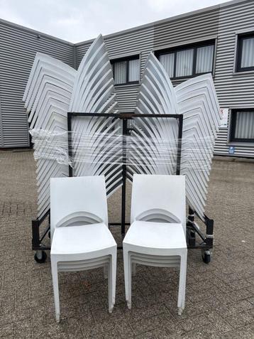 Kunststof Stoel - Type Trendy - 40 stuks beschikbaar voor biedingen