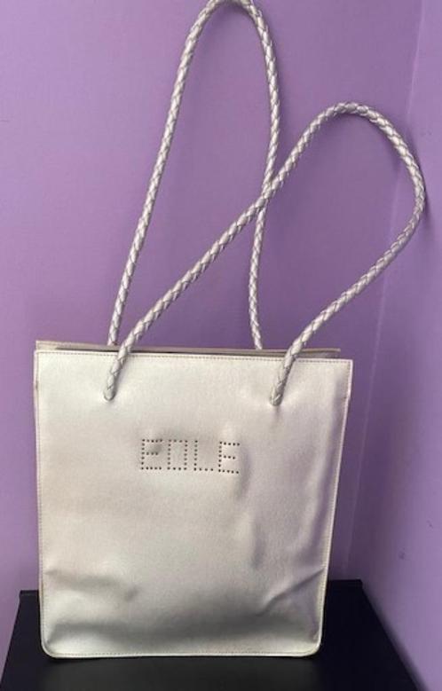 GRATIS - Zilverkleurige schoudertas - 30 x 27 x 8cm, Sieraden, Tassen en Uiterlijk, Tassen | Schoudertassen, Zo goed als nieuw