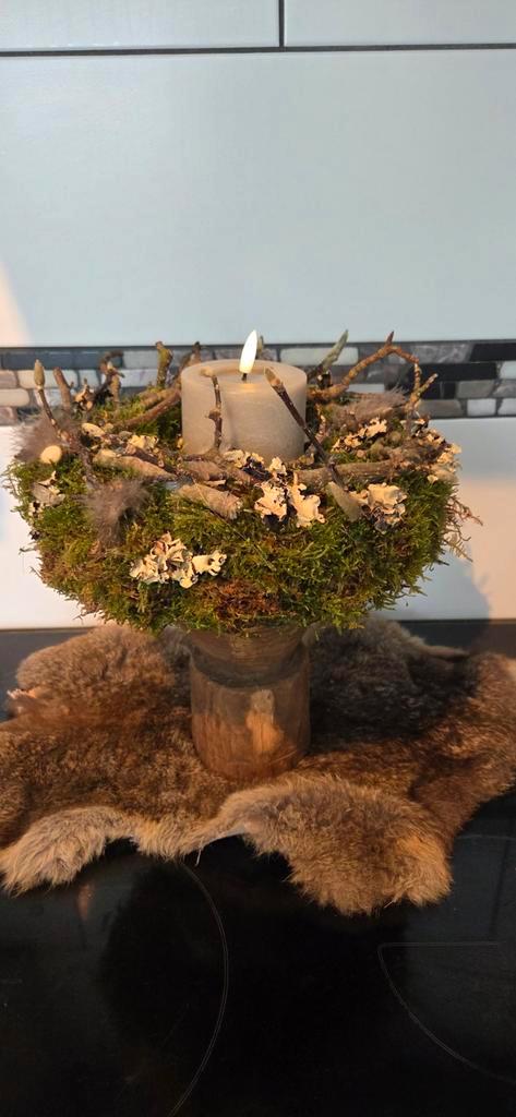 Mos krans met magnolia, peren takken en veren, Huis en Inrichting, Woonaccessoires | Kransen, Nieuw, Ophalen of Verzenden