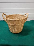 Mandje van riet met hengsels, Huis en Inrichting, Woonaccessoires | Schalen en Manden, Ophalen of Verzenden, 'T Olde Gre-j, Info@toldegrej.nl