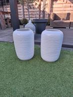 Twee witte sierpotten - 40cm hoog, Tuin en Terras, Ophalen of Verzenden, Gebruikt