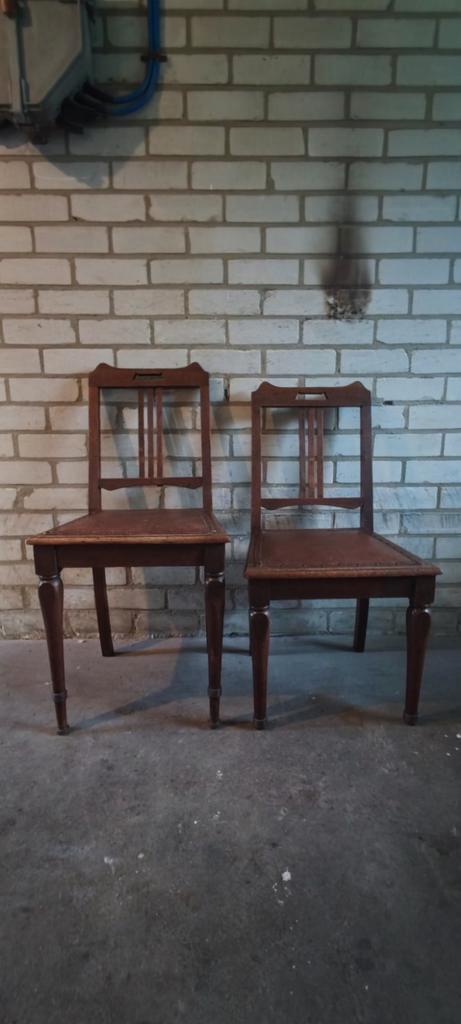 2x eikenhouten stoeltje, jr. '30, leren zitting, Antiek en Kunst, Antiek | Meubels | Stoelen en Banken, Ophalen