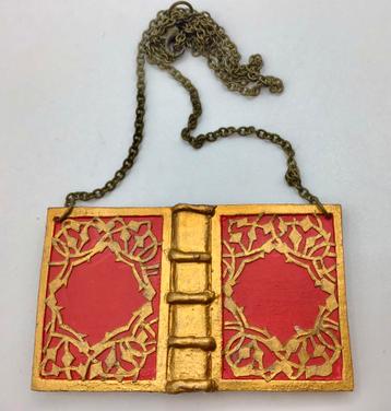 Vintage ketting met boekje van Beauty and the beast design beschikbaar voor biedingen