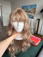 Very natural blonde wig with bangs, Sieraden, Tassen en Uiterlijk, Uiterlijk | Haarverzorging, Ophalen of Verzenden, Zo goed als nieuw