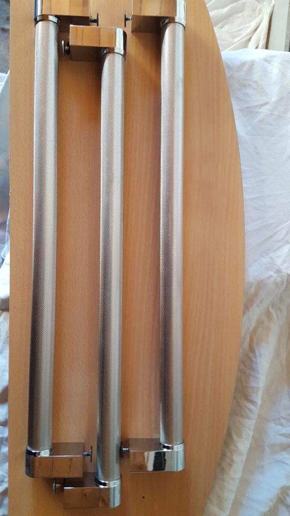 Handgrepen 3 stuks 47cm.lang           p/st.€6,= samen €15,=, Doe-het-zelf en Verbouw, Overige Doe-het-zelf en Verbouw, Zo goed als nieuw