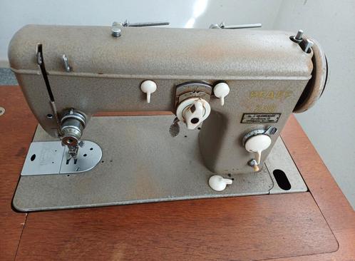 Antieke Pfaff 230 trapnaaimachine in kast, Hobby en Vrije tijd, Naaimachines en Toebehoren, Gebruikt, Naaimachine, Pfaff, Ophalen