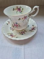 Richmond bone china england, Verzamelen, Porselein, Kristal en Bestek, Ophalen of Verzenden, Gebruikt, Porselein, Kop en/of schotel