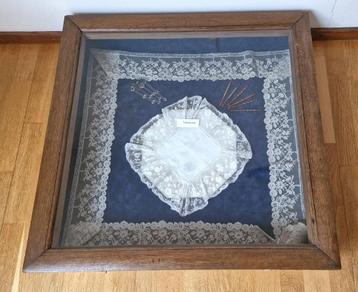 Tafel/muur vitrinekast. beschikbaar voor biedingen