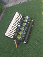 Parrot accordeon met saxkleppen, Muziek en Instrumenten, Accordeons, Ophalen of Verzenden, Gebruikt, 120-bas, Met koffer