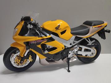 Honda CBR900RR Fireblade (schaal: 1/6) beschikbaar voor biedingen