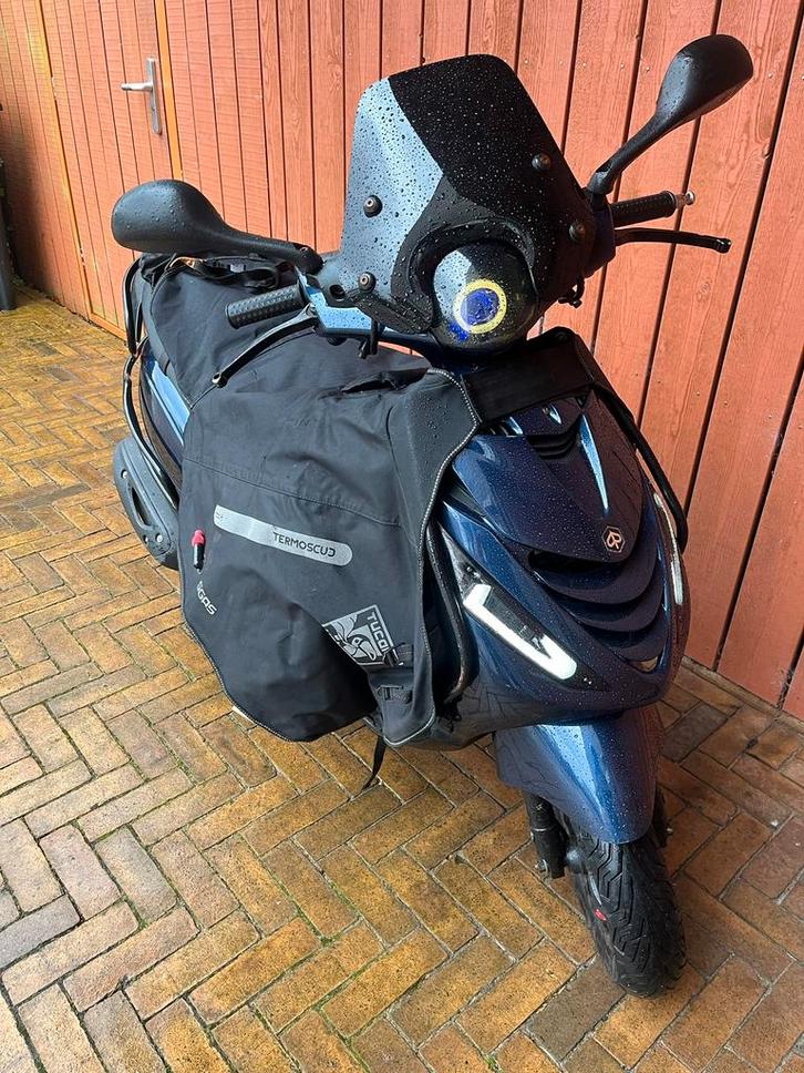 Nette iget zip 2019, Fietsen en Brommers, Scooters | Piaggio, Zo goed als nieuw, Zip, Benzine, Ophalen