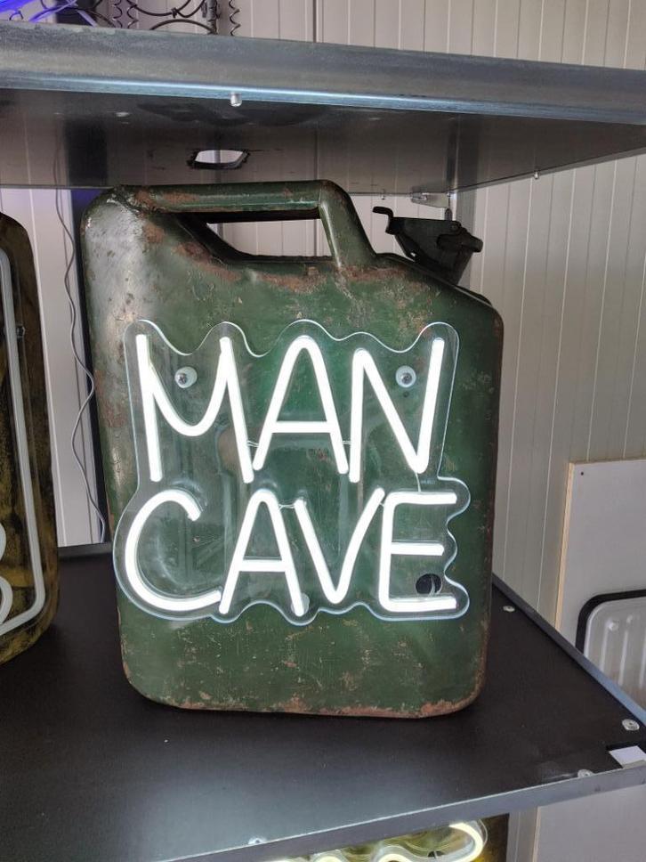 Neon led Mancave lamp oude vintage jerrycan stoere lamp unie, Verzamelen, Overige Verzamelen, Nieuw, Ophalen