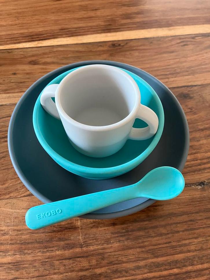 Ekobo Silicone Baby serviesset eetset Lagoon met zuignappen, Kinderen en Baby's, Babyvoeding en Toebehoren, Zo goed als nieuw