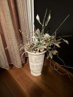 Kunstbloemen in een pot, Ophalen, Binnen