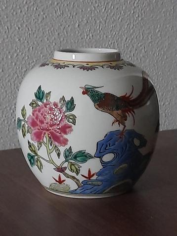 Chinese vaas beschikbaar voor biedingen