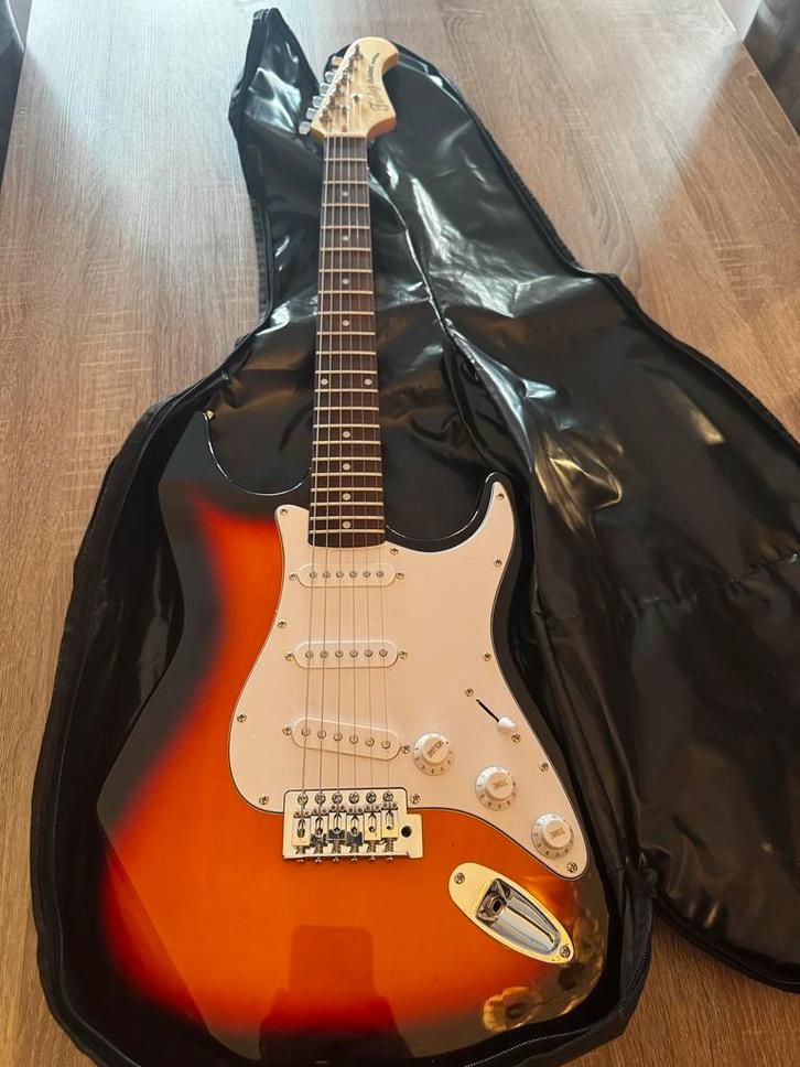 Fazley Clasic Series Elektrische Gitaar, Muziek en Instrumenten, Snaarinstrumenten | Gitaren | Elektrisch, Zo goed als nieuw, Solid body