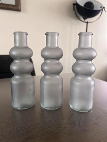 Nieuw! 3 Decoratieve Vaasjes - Mat Grijs & Transparant beschikbaar voor biedingen