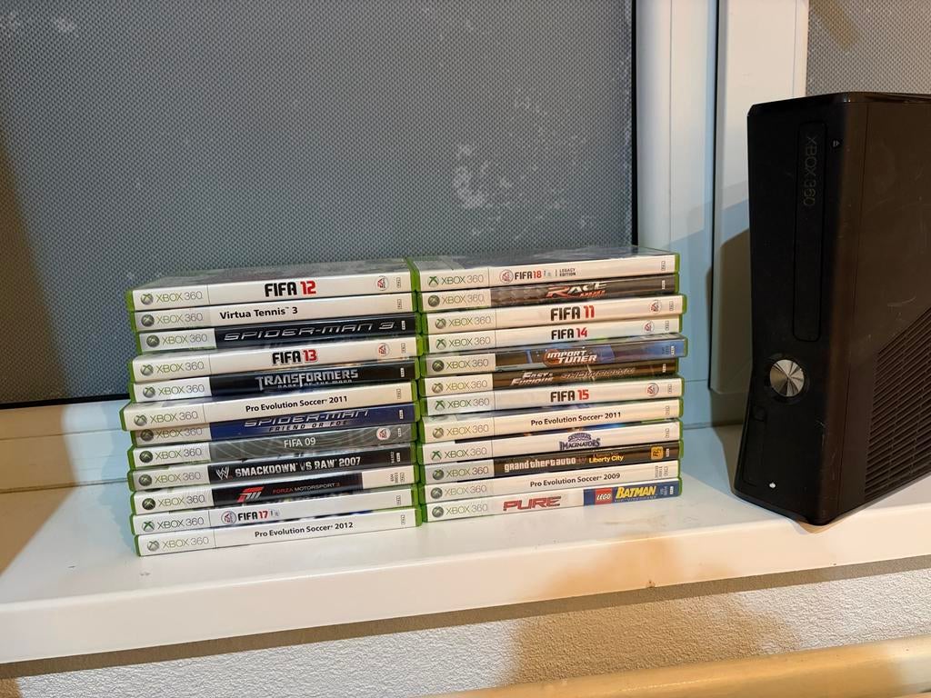 Xbox 360 + Games (Defect), Spelcomputers en Games, 1 speler, Ophalen of Verzenden, Vanaf 3 jaar, Niet werkend