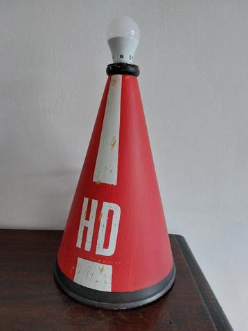 Unieke megafoon lamp. Upcycling beschikbaar voor biedingen