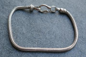 Zilveren flexibele armband beschikbaar voor biedingen