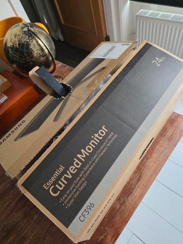 Samsung CF396 Curved Monitor 24 inch beschikbaar voor biedingen