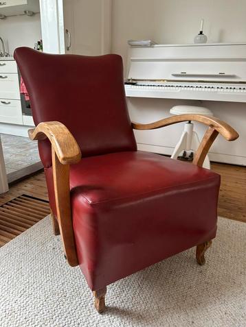 Vintage Fauteuil rood leer met eikenhout, koopje! beschikbaar voor biedingen