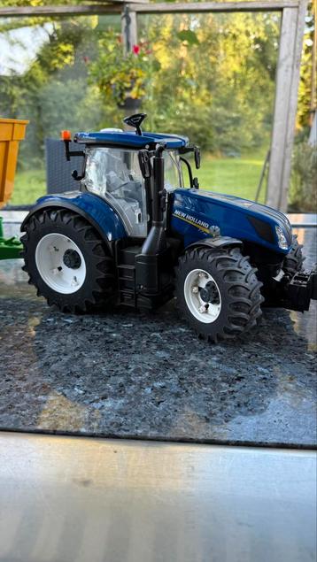 Bruder 3120 new holland t7 315 met lier beschikbaar voor biedingen