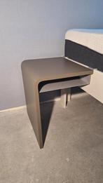 2 Auping Auronde tafeltjes 48 hoog met lectuurhouder, Ophalen, Minder dan 45 cm, Zo goed als nieuw, Minder dan 55 cm