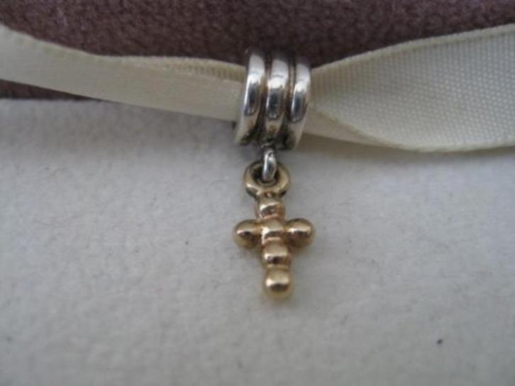 Pandora zilveren hanger met gouden kruisje, Sieraden, Tassen en Uiterlijk, Bedels, Pandora, Zilver, 1 bedel, Ophalen of Verzenden