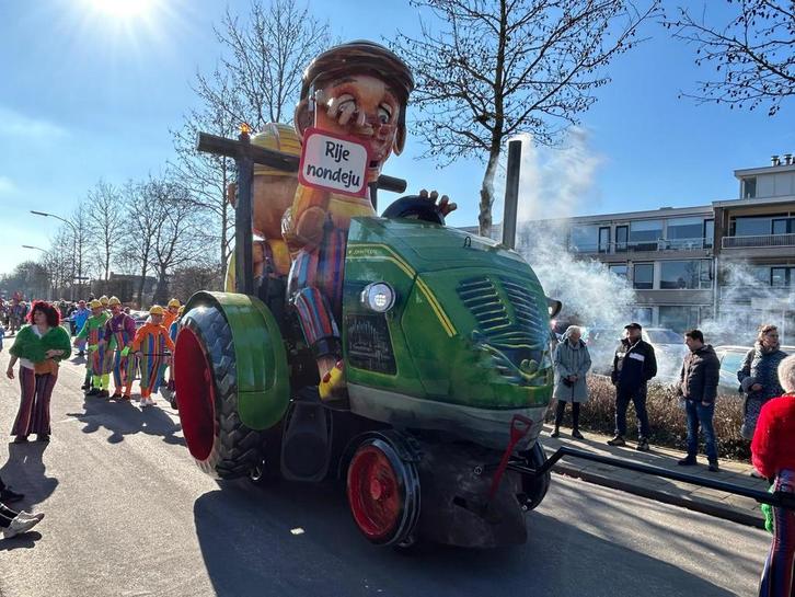 Carnavals wagen + kleding 27 pers., Kleding | Heren, Carnavalskleding en Feestkleding, Overige maten, Ophalen of Verzenden