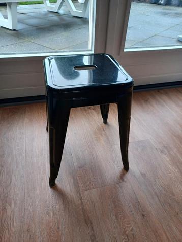 Krukje zwart metaal Armin beschikbaar voor biedingen