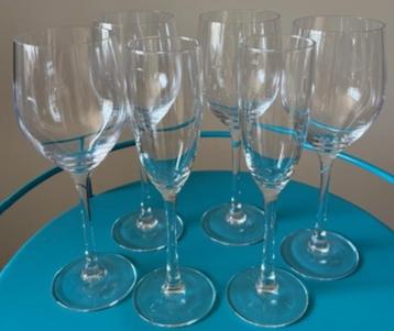 11x wijnglas (23cm x Ø7cm) + gratis 2x champagne glas  beschikbaar voor biedingen
