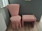 Roze vintage setje stoel en voetenbankje, Ophalen, Zo goed als nieuw, Minder dan 75 cm, Vintage