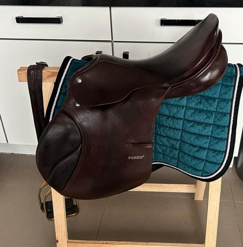 Passier springzadel 17” en Stubben Edelweiss 17,5”, Dieren en Toebehoren, Paarden en Pony's | Zadels, Gebruikt, Springen, Ophalen of Verzenden