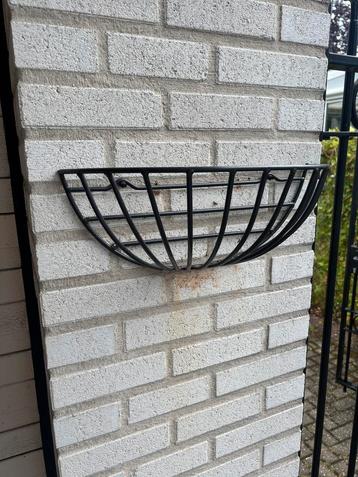 2x Metalen hanging basket - 40 x 15 cm beschikbaar voor biedingen