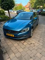 Volvo V60 T3 150pk Powershift 2014 Blauw, Auto's, Volvo, 1596 cc, 74 €/maand, 4 cilinders, 150 pk