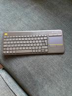 Logitech K400 Plus Draadloos Toetsenbord met Touchpad, Gebruikt, Multimediatoetsen, Ophalen of Verzenden, Draadloos