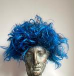 carnaval pruik blauw wild met doos, Ophalen of Verzenden, Gedragen, Carnaval, Accessoires