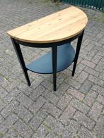Zwarte sidetable met houten blad., Huis en Inrichting, Tafels | Sidetables, Ophalen, Gebruikt, Overige vormen, Overige houtsoorten