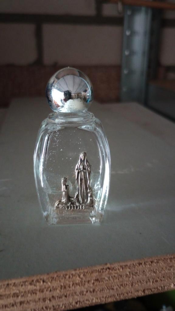 Vintage Parfumflesje met Maria en Kind, Sieraden, Tassen en Uiterlijk, Uiterlijk | Parfum, Gebruikt, Ophalen of Verzenden